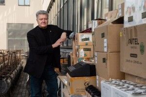 Командування ЗСУ каже, що потрібно 20-30 нових бригад, тож ми передаємо техніку у новостворену бригаду – Порошенко