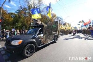 На Марші УПА в центрі Києва викотили гармату (Фото)