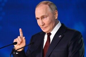 Диктатор путін назвав безглуздими пропозиції щодо взаємного з Україною припинення ударів по суднах та нафтопереробних заводах