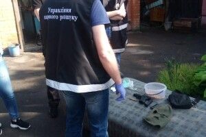 У мешканця Волині виявили зброю та бурштин (Фото)