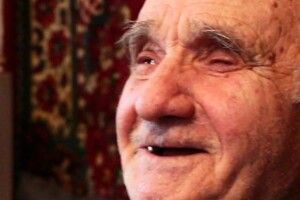 Гроші на «чорний день»: дід Микола переказав армії майже 400 тисяч гривень (Відео)