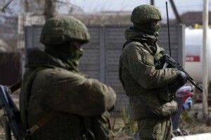 «Я можу взяти ніж і вуха відрізати», – окупант у розмові з дружиною хизується звірствами в Україні