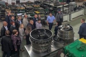 Львівські авіаремонтники запозичували досвід на Луцькому заводі «Мотор»
