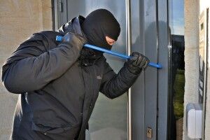 Аферисти винесли з орендованої квартири все, крім унітазу (Відео)