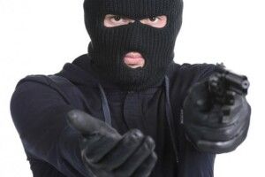 Катували, вимагаючи грошей: на сім’ю аграріїв напали бандити в балаклавах