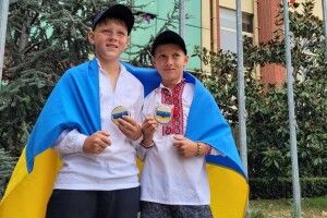 Школярі з Луцька, які продавали черешні, щоб зібрати гроші на Байрактар, їздили до Туреччини