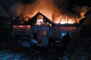 Двоє перехожих витягнули з палаючого будинку господаря