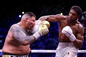 Британець Ентоні Джошуа в пустелі повернув собі 4 чемпіонські пояси