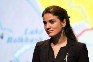 «Ось такі екіпіровані бійці прийшли до мене, побачили телекамери і втекли…» (Відео)