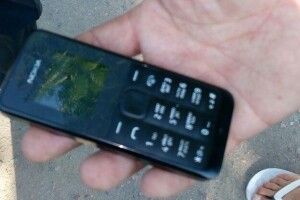 Грабіжники спокусились на дешевий телефон та 120 гривень