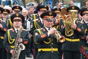 Для всіх матерів духові оркестри гратимуть у Клевані