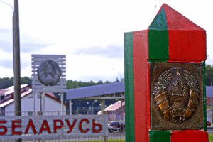 Білорусь готова платити українським лікарям зарплату 350 доларів і надати житло