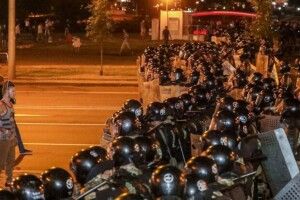 У мережі показали, як загинув один із протестувальників у Білорусі (Відео 18+)
