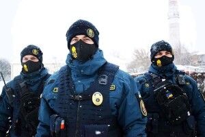 На Різдво нацгвардійці виявили у двох лучан наркотики