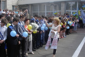 Рівненських школярів не будуть втомлювати промовами під час останнього дзвоника