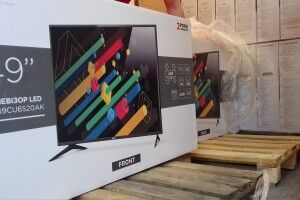 У маневицькі школи розвозять новенькі плазмові телевізори