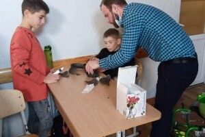 У волинському музеї вчать відновлювати стародавній посуд