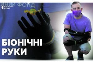 Володимир Симанишин втратив обидві руки на війні – тепер малює і водить авто у Луцьку