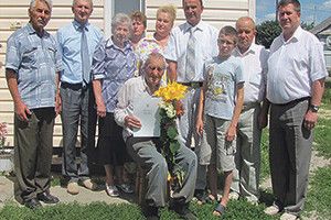 105-РІЧНИЙ ГНАТ КОВАЛЬ НА ЗАСЛАННІ У СИБІРУ ВИРОЩУВАВ БУЛЬБУ