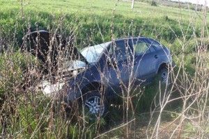 На Дубенщині іномарка перекинулася у кювет: є постраждалі (ФОТО)