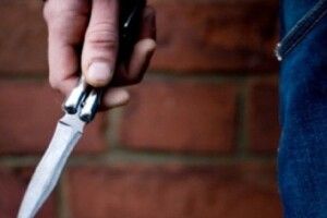 Під час масової бійки в Гідропарку поранено військового 