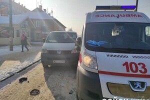 На Волині зіткнулися легковик, «швидка» і мікроавтобус (Фото)