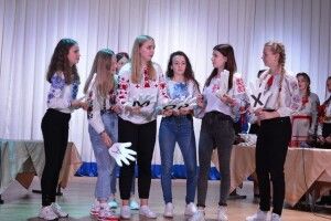 У Ковелі конкурс «Чарівні Україночки» відбувся у форматі гри «Хто зверху?»