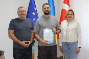 Волинських будівельників відзначили за допомогу у відновленні будинків після атаки