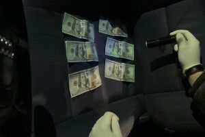 На одержанні 1000 доларів хабаря викрили  посадовця Держекоінспекції Волині (Фото)