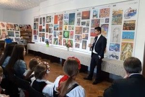 Луцькі школярі взяли участь у презентації Міжнародної виставки художніх творів дітей «Лідіце»