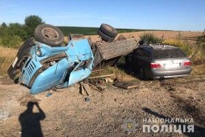 БМВ врізався у вантажівку на Рівненщині