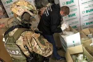 Шахраї незаконно експортували медичні маски (Фото, відео)