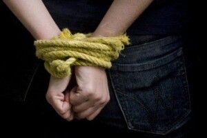 Двох лучан викрали і вивезли у підвал