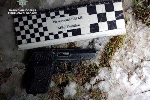 Глупої ночі з Луцька до Рівного їхало п'яне з пістолетом (фото)