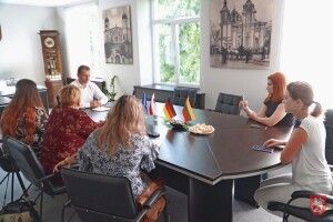 У місті на Волині влаштували брифінг для журналістів (Фото)