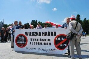 «Бандерівцям жити не дамо»: у Польщі радикали відзначили річницю Волинської трагедії