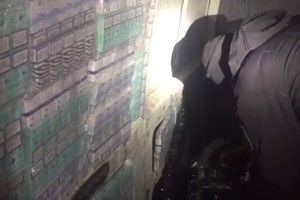 У стінки мікроавтобуса українець «зашив» майже 4 тисячі пачок із цигарками (Відео)