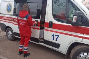 На Рівненщині дядько посеред ночі віз до пологового вагітну сусідку і заблукав у дрімучому лісі