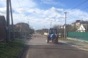 Старовижівські підприємці придбали для громади машино-тракторний агрегат для оприскування вулиць