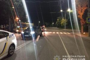 У Луцьку BMW наїхав на жінку з малолітнім сином (Фото)