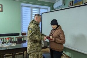 Мамі полеглого Захисника з Волині вручили його посмертну нагороду