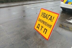 У Рівному «поцілувались» два легковики (Фото)