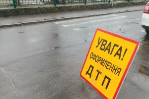 На Волині сталась аварія: на місці працюють дві карети «швидкої» (Відео)