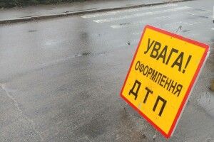 Аварія у центрі Луцька: зіткнулися два позашляховики