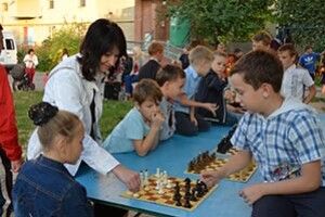 ШАХОВИЙ СТІЛ  ДЛЯ МАЙБУТНІХ ГРОСМЕЙСТЕРІВ*