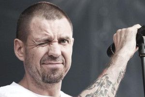 На концерті в Білорусі люди вшанували бійців АТО навколішки (Відео)