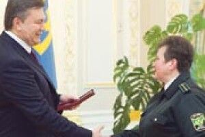 ВИСОКА НАГОРОДА — З РУК ПРЕЗИДЕНТА
