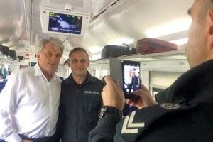 «Пан Президент їде електричкою? Не вірю!»