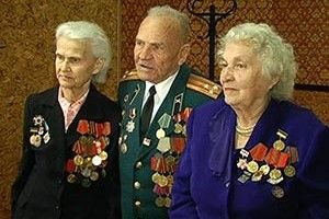 У 90 ДЕКЛАМУЮТЬ ВІРШІ,  СПІВАЮТЬ І... ТАНЦЮЮТЬ