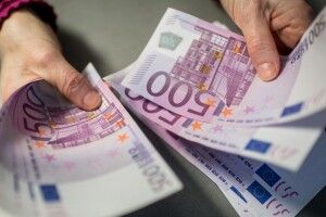У чоловіка, який перетинав кордон, волинські митники вилучили півтора мільйона гривень